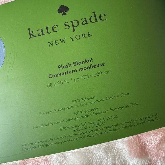 NEW! KATE SPADE Oversized Twin Plush Fleece Blanket White Pink Spade NWT! - Picture 10 of 12